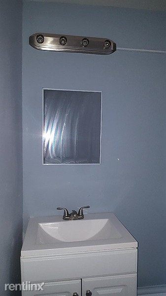 Building Photo - 3 br, 1 bath Apartment - 56 Lander Street 2