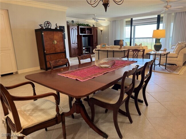 Foto del edificio - 6075 Pelican Bay Blvd