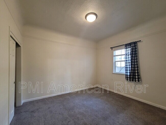 Foto del edificio - 2525 J St