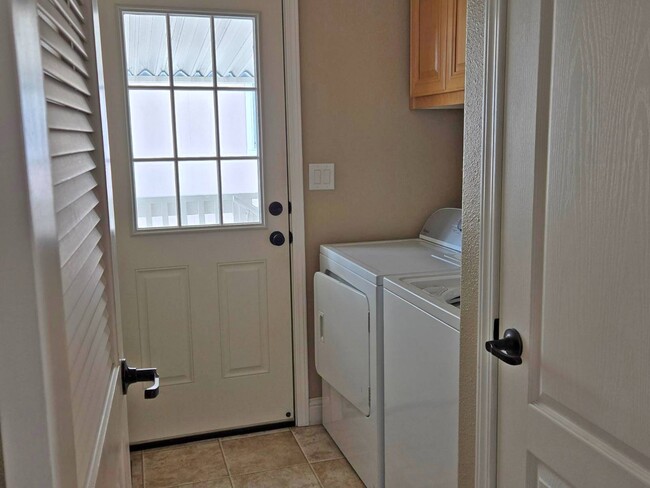 Building Photo - 4823 Pecan Dr