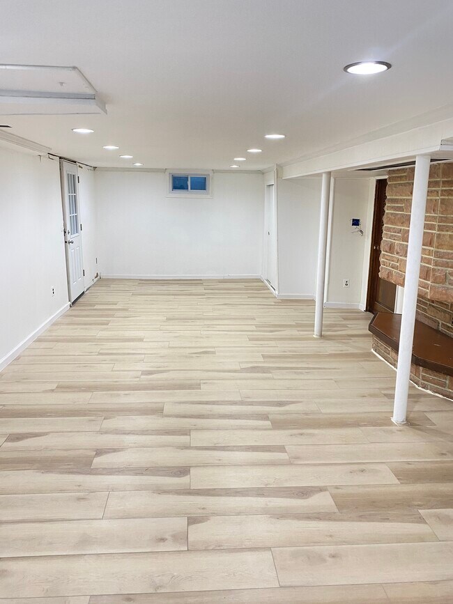 Foto del edificio - 114 Bregman Ave