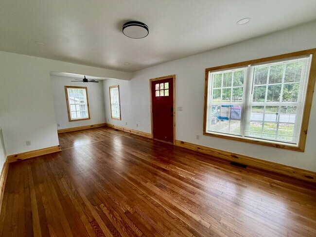 Building Photo - Forest Acres