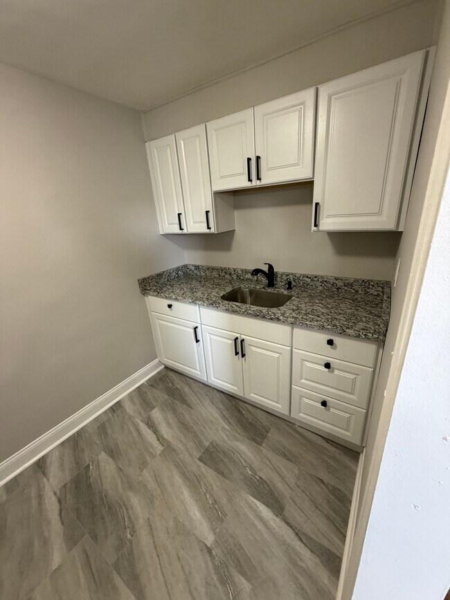 Foto del edificio - 1652 E Cold Spring Ln