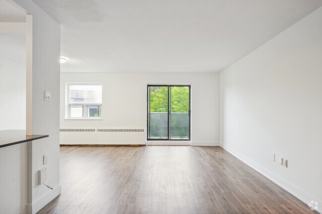 2 chambres, 1 salle de bain - Salon - 1330 Danforth Road