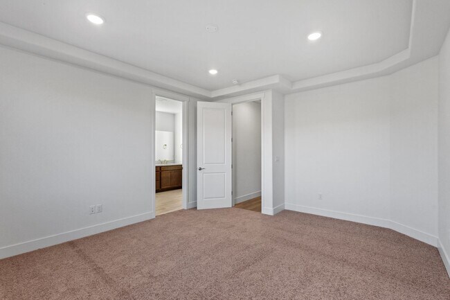 Building Photo - 4 Bedroom | 3 Bathrooms | Single Story Home