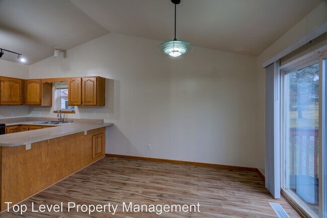 Building Photo - 4 br, 3 bath House - 1509 Bultman Rd