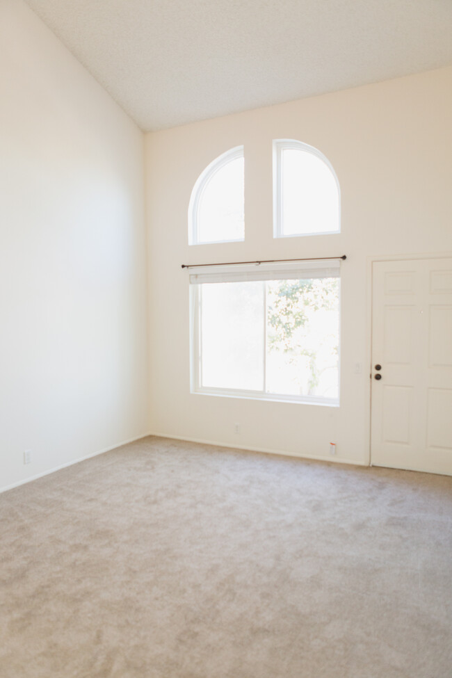 Main living area (from kitchen) - 4020 Porte La Paz