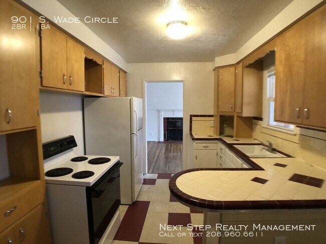 Building Photo - 2 bed 1 bath close to train depot