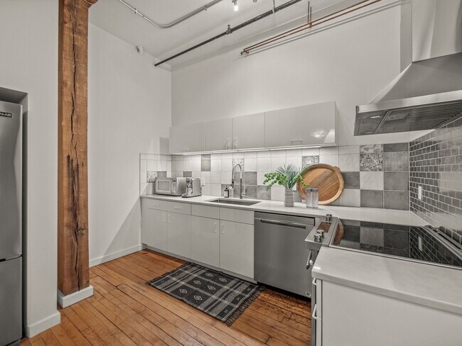 Building Photo - 1410 Service St