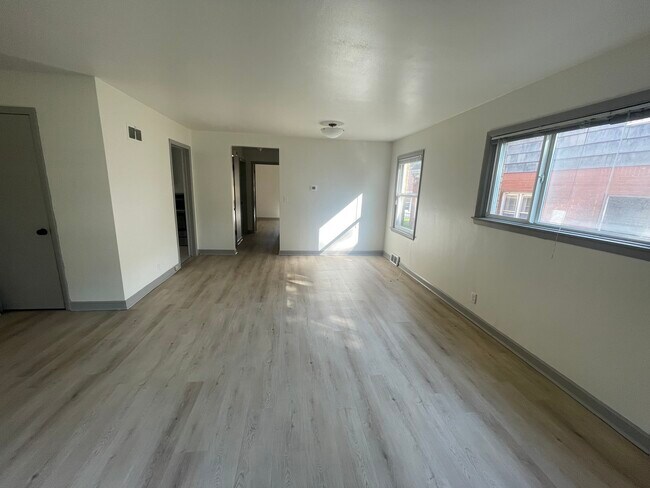 Building Photo - 5632 W Brooklyn Pl