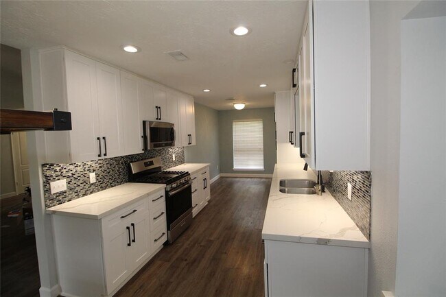 Building Photo - 3511 Almondwood Dr
