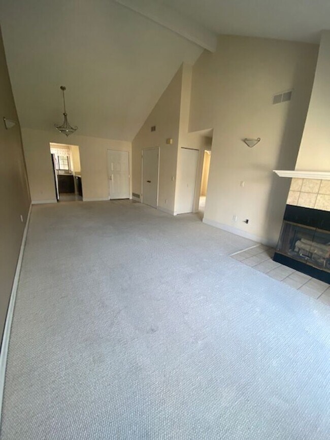 Building Photo - Available now!!  2 Bedroom 2 Bath