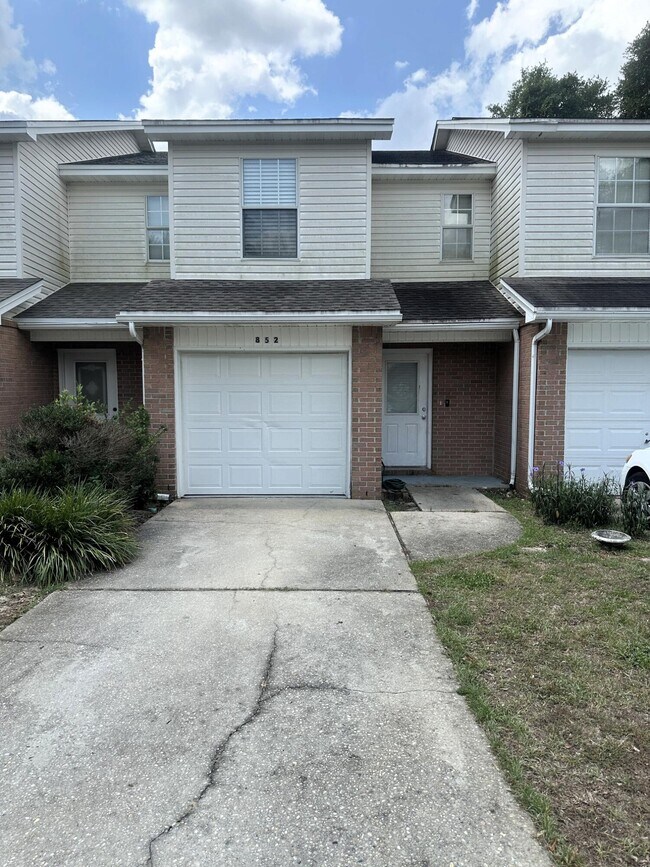 Foto del edificio - 852 Dunwoody Pl
