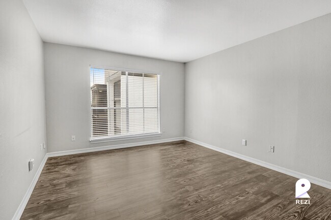 Foto del edificio - 4400 Memorial Dr