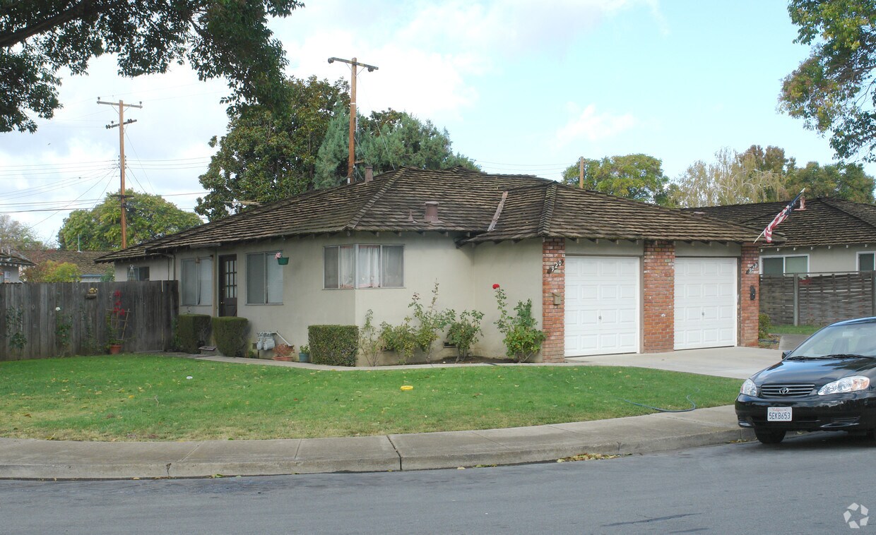 Primary Photo - 920-922 Live Oak Dr