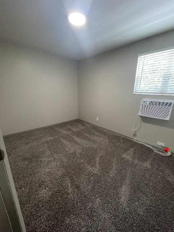 Building Photo - 1106 W 7th St