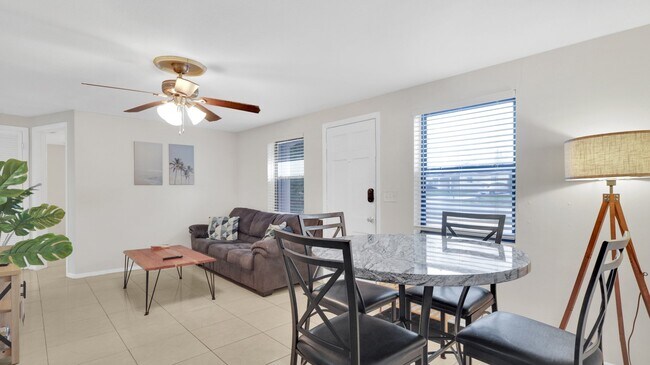 Foto del edificio - 3444 Rosefield Dr