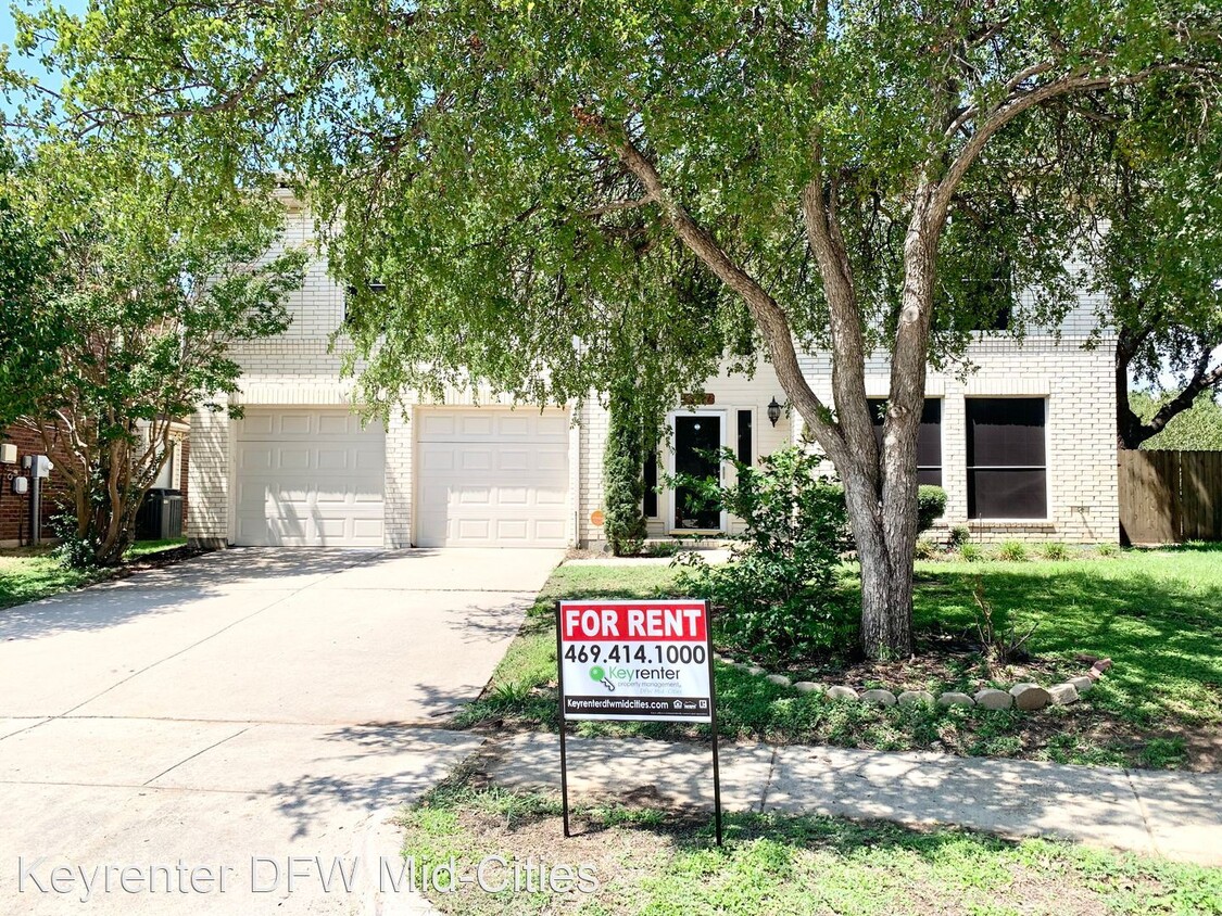 Primary Photo - 5 br, 3.5 bath House - 929 Carver Circle