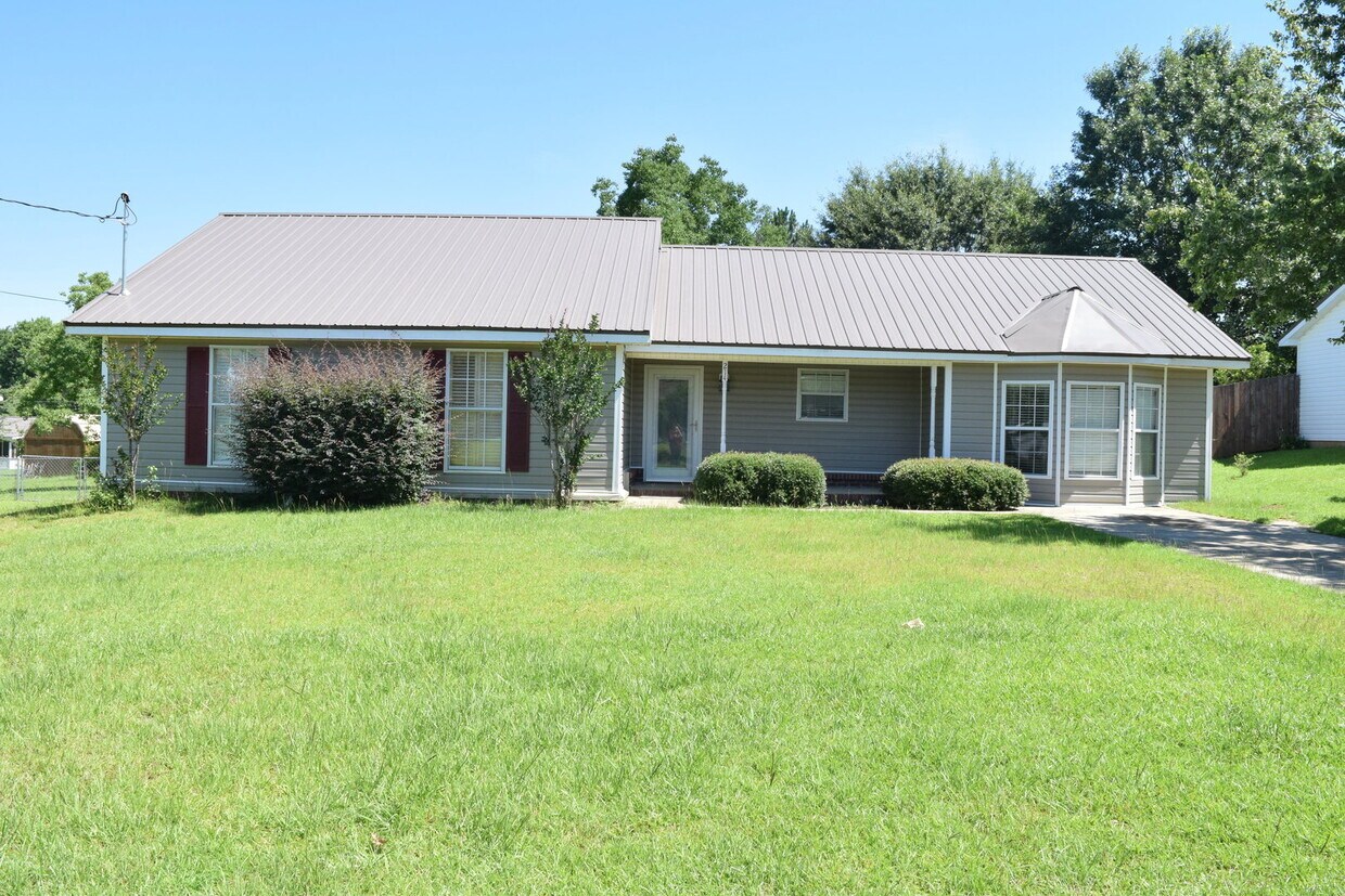 214 Petunia Dr, Taylor, AL 36301 House Rental in Taylor, AL