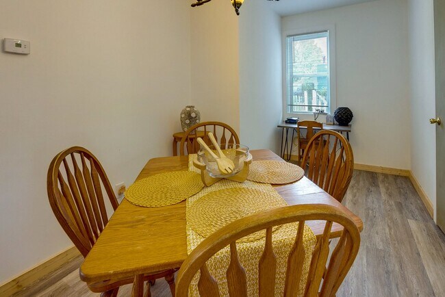 Foto del edificio - 8182 Riverview Dr