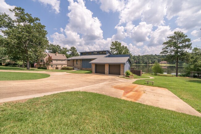 Building Photo - 830 Forest Lake W