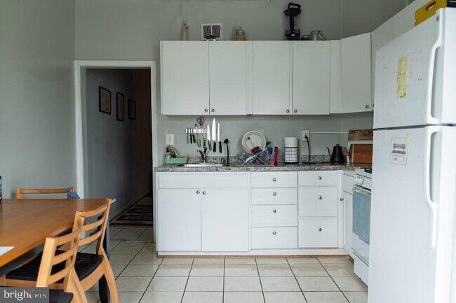 Foto del edificio - 307 E 25th St