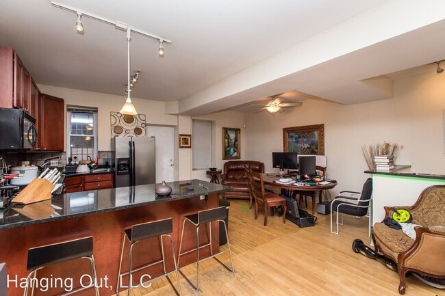 Building Photo - 1621 N Honore St