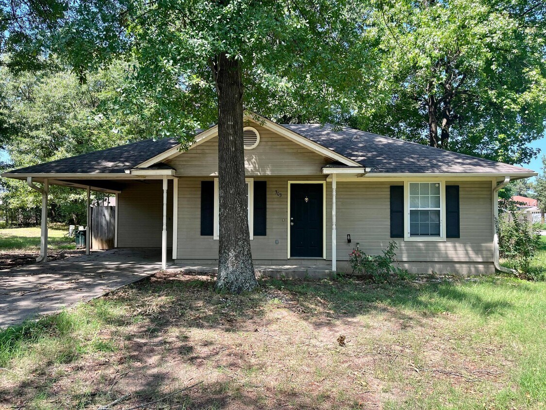 Foto principal - 303 Carson Rd