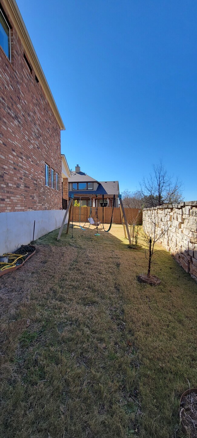 Building Photo - 141 Claiborne Lake Ln