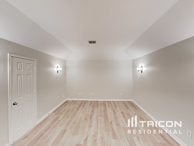 Building Photo - 813 Wolf Trail