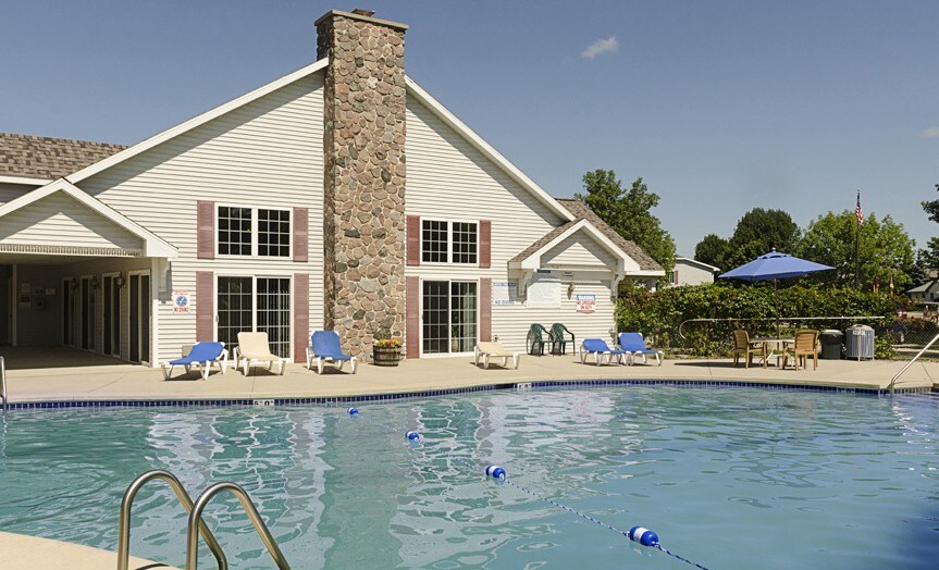 Country Park Apartments in Oshkosh, WI