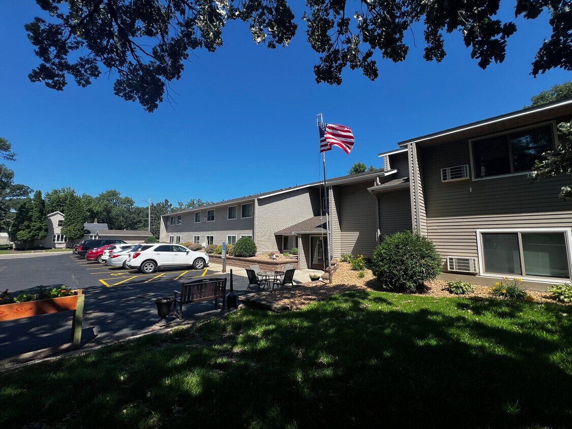 Foto principal - Oak Ridge Manor Senior 62+ Apartments