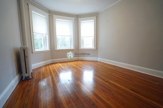 Building Photo - 64 Woodstock Ave