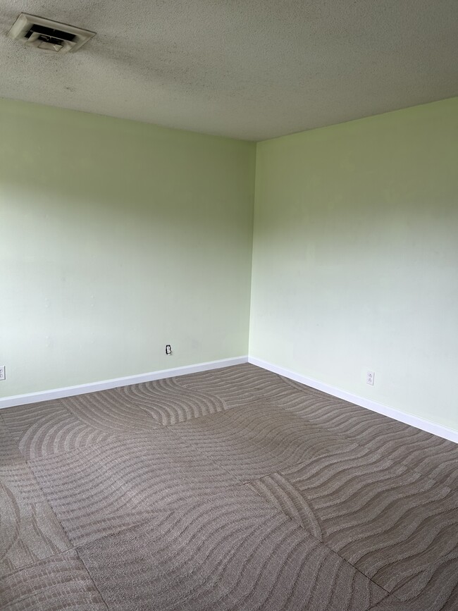 Building Photo - 2207 Aspen Ave