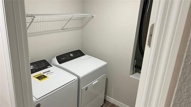 Foto del edificio - 1584 Ellesmere Ave