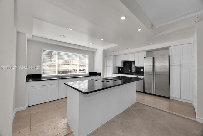 Building Photo - 940 Sevilla Ave