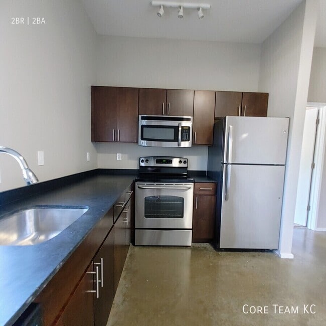 Building Photo - 3632 Gillham Rd