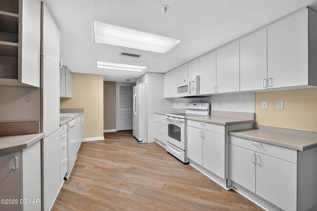 Photo - 3 Oceans W Blvd Apartment