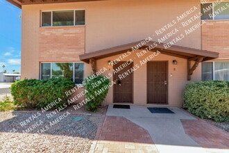 Building Photo - 935 N Venice Ave