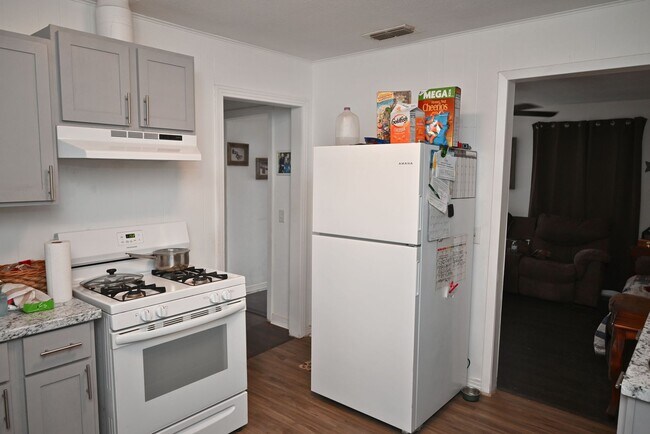 Foto del edificio - Handicap Accessible 2 Bed 1 Bath With Huge Yard In Burkburnett!