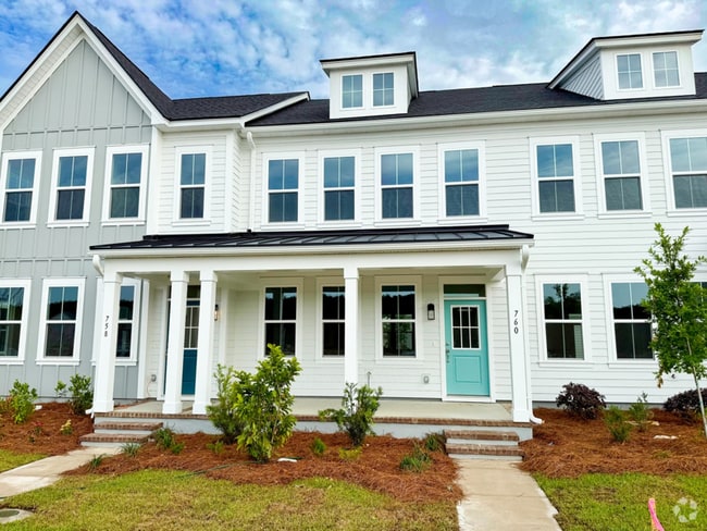 Building Photo - 762 Blueway Ave