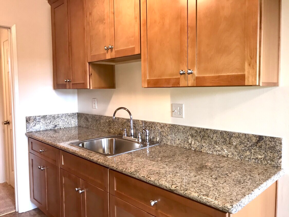 Foto principal - 21000 Baker Rd