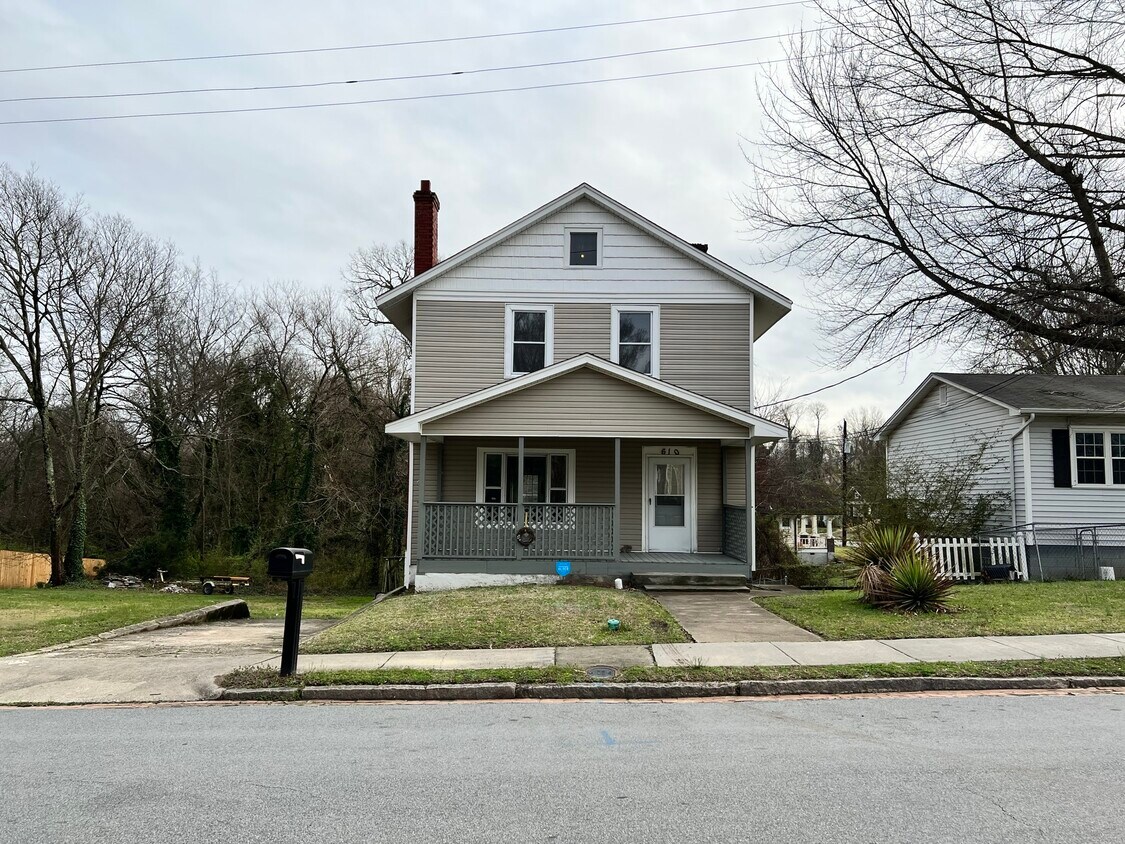 Primary Photo - 610 Douglas St