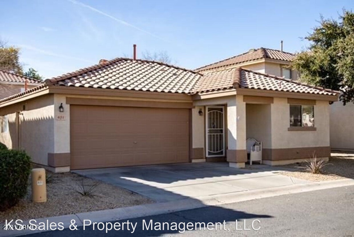 Primary Photo - 3 br, 2 bath House - 631 E. Banelli Pl.
