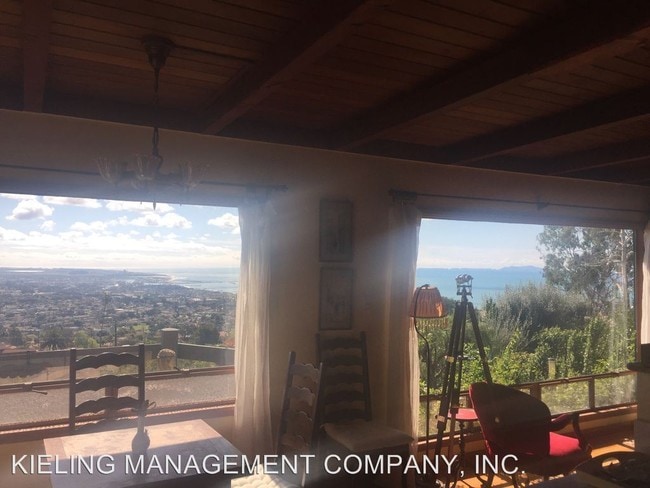 Building Photo - 473 Mariposa Dr