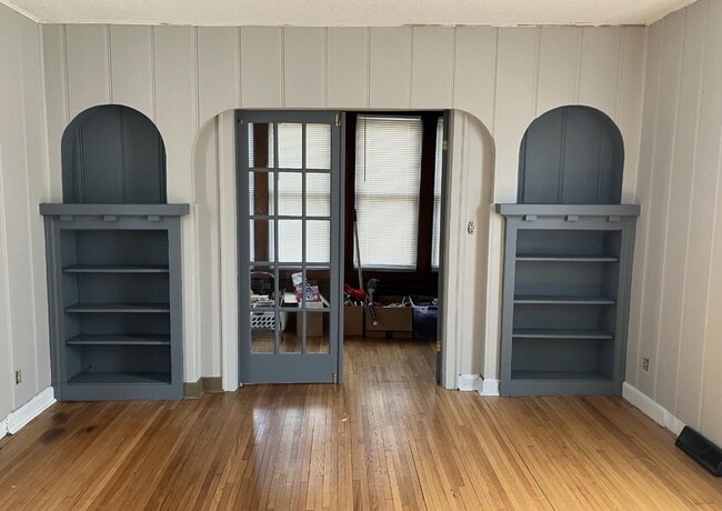Building Photo - Charming 4-Bed Home with Gleaming Hardwood Floors & 2 Full Baths in Minneapolis!