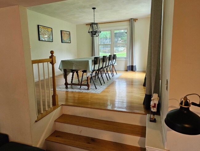 Foto del edificio - 162 E Emerson Rd