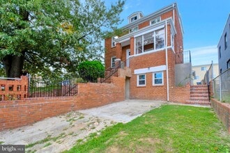 Building Photo - 5230 Blaine St NE