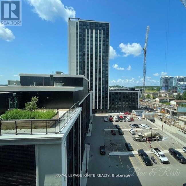 Building Photo - 330 Phillip St