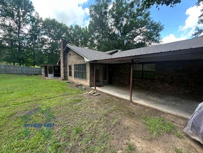 Building Photo - 104 Pinewood Ct